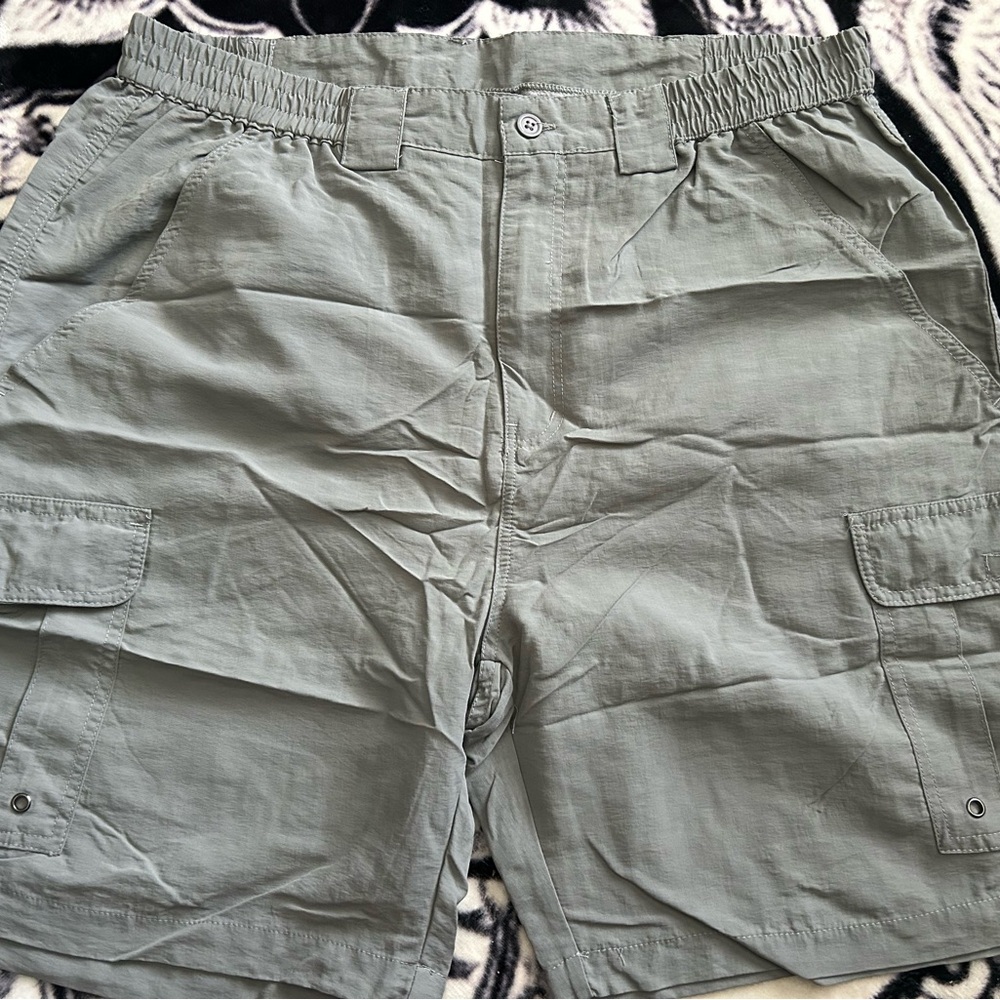 Realtree Men's Cargo Shorts in Gray